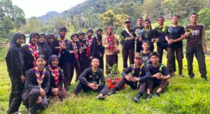 Gudep Pramuka SMA Negeri 2 Enrekang Tanam Pohon Dalam rangka HUT Pramuka dan HUT Kemerdekaan RI Tahun 2025