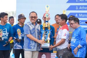 Gubernur Sulbar Suhardi Duka Tutup Festival Sandeq Teluk Mandar 2025
