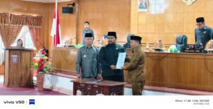 RAPAT PARIPURNA ANGGOTA DPRD MAMASA DENGAN AGENDA PANDANGAN UMUM FRAKSI DPRD DAN JAWABAN BUPATI MAMASA