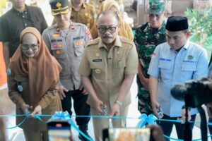Gubernur Sulbar Resmikan Kantor Perumda Air Minum Wai Tipalayo Polman