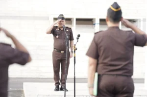 Jaga Etos Kerja Asdatun Riyadi Bayu Kristianto Pimpin Apel Pagi Kejati Sulsel Bersama Seluruh Jajaran