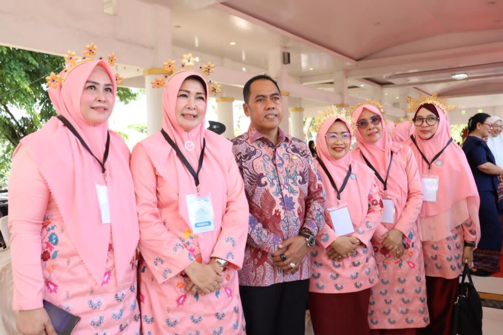 TP PKK Wajo Unjuk Kreatifitas dalam Jambore PKK di Bone Sulsel, Sutra Jadi Primadona Buah Tangan Kader
