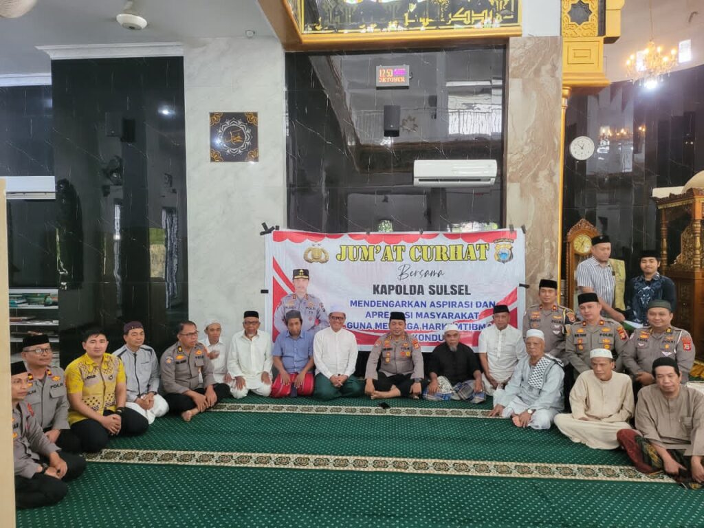 Polda Sulsel Gelar “Jumat Curhat” di Masjid Nur Hasanah, Wadir Binmas Andi Kumara Dengar Keluhan Warga