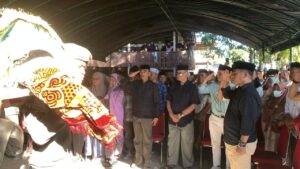 Suasana Haru Iringi Pemakaman Lurah Uraiyang, Bupati Wajo Sampaikan Belasungkawa