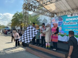 Semarak Sengkang Silk Fashion Carnaval 2025, Wakil Ketua DPRD Wajo Tekankan Pentingnya Melestarikan Tenun Sutera