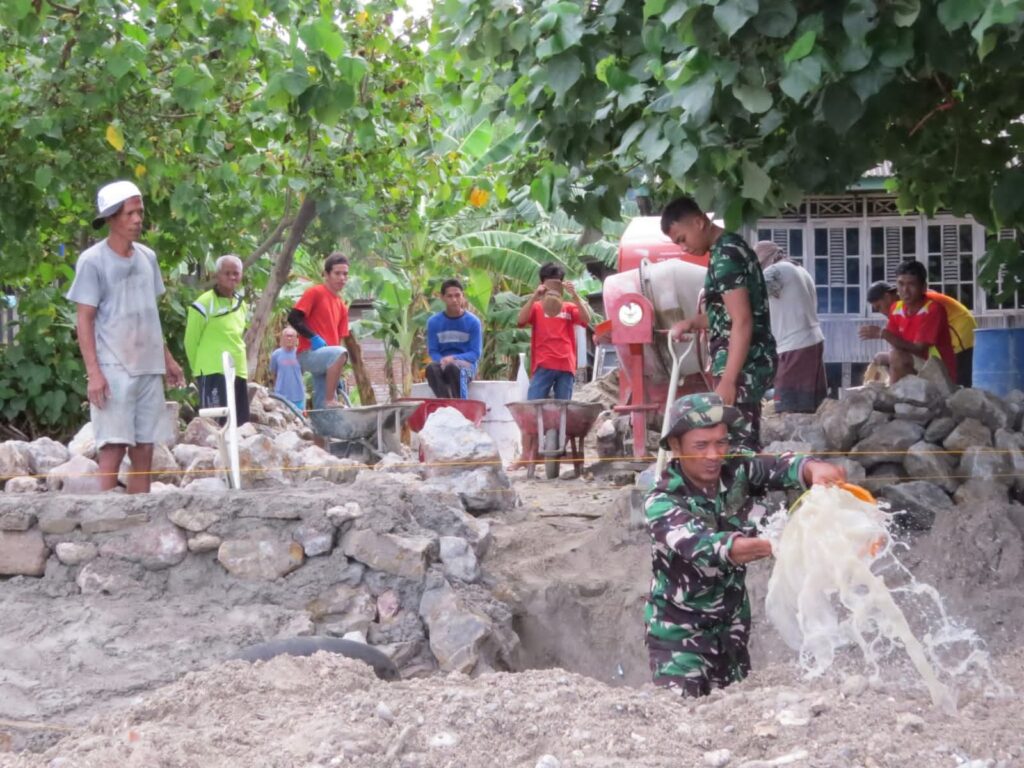 TMMD ke-126 Kodim 1401/Majene Fokus Tuntaskan Pembuatan Tanggul Penahan Ombak di Desa Balombong