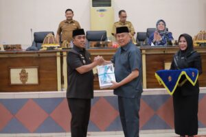 Bupati Wajo Serahkan Ranperda APBD 2026 ke DPRD, Prioritaskan Kesejahteraan Masyarakat!