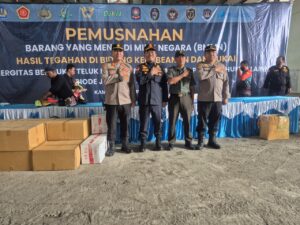 Wakili Kapolres, Kapolsek Teluk Nibung Hadiri Pemusnahan Barang Ilegal Sitaan Bea Cukai