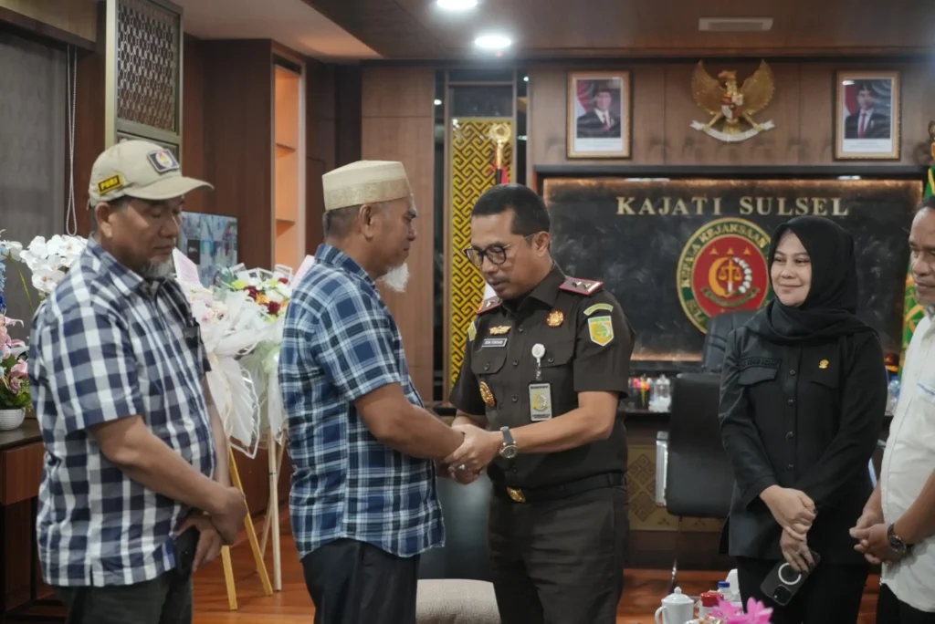 Kasus Guru Dipecat di Luwu Utara: Kajati Sulsel Dukung PK, Janji Selesaikan dengan Hati Nurani
