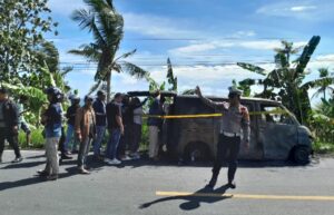 Mobil Pembawa Uang Rp5,2 Miliar Milik SSI Terbakar di Polman, Polres Polman Lakukan Penyelidikan