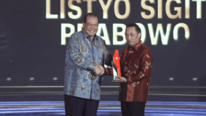 Kapolri Terima Penghargaan CNN Indonesia Awards 2025 atas Dukungan Asta Cita