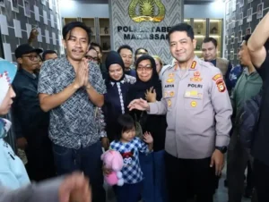 Tangis Haru Warnai Penyerahan Bilqis ke Orang Tua oleh Kapolrestabes Makassar