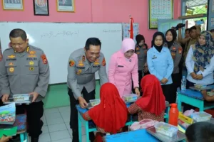 Kapolda Sulsel Tinjau Langsung SPPG YKB Polda Sulsel, Pastikan Gizi Anak-Anak Terpenuhi!