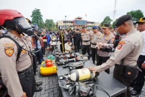 Kapolri Cek Peralatan Tanggap Bencana di Mako Brimob, Pastikan Siap Hadapi Situasi Darurat