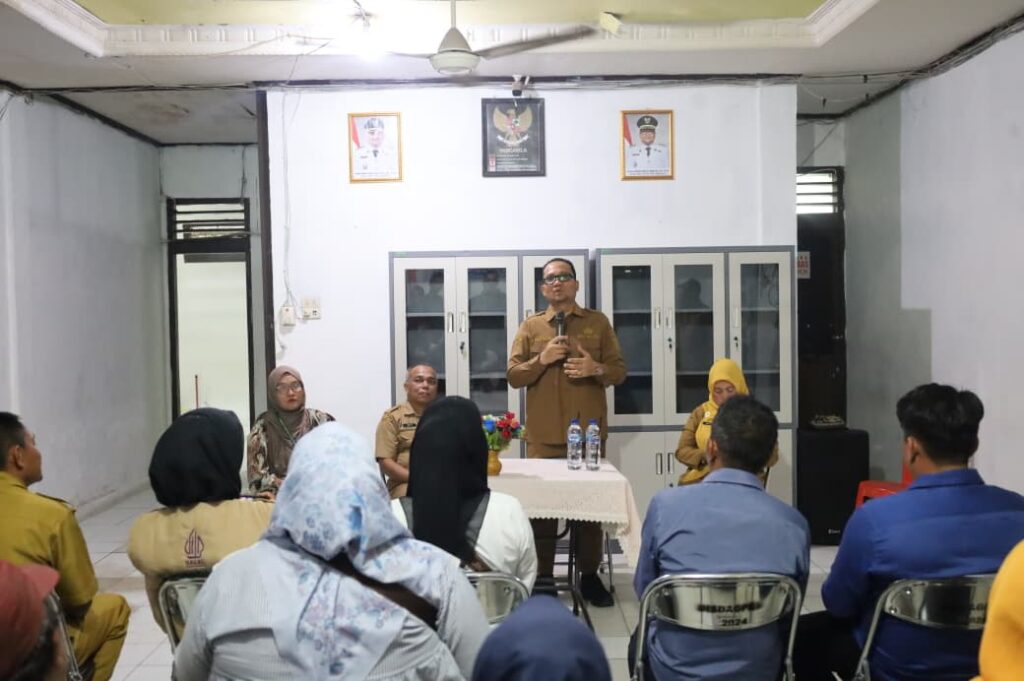 Wakil Wali Kota Tanjungbalai Serahkan Sertifikat Halal Bagi Asosiasi Pedagang Food Court Jalan Bachtiar Chusa