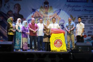 Bupati Wajo Buka Festival UMKM Karang Taruna, Ajak Masyarakat Promosikan Produk Lokal hingga Internasional
