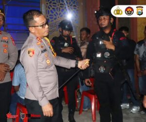 Pastikan Natal Aman dan Damai, Kapolres Luwu Hadir Langsung Pimpin Pengamanan Malam Misa Natal