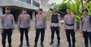 Pastikan Aman Kondusif, Polresta Mamuju dan Polsek Jajaran Gelar Pengamanan di Gereja pada Perayaan Natal 2025