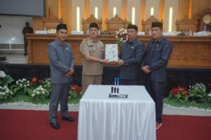 DPRD Kabupaten Luwu Setujui Dua Ranperda Menjadi Peraturan Daerah