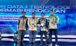 Kadisdik Sulsel Terima Penghargaan Atas Dampak Kolaborasi Pembelajaran dari Kemendikdasmen RI