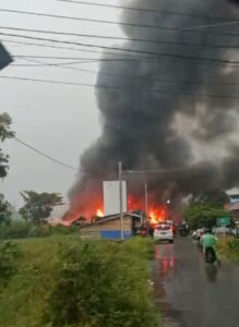Musibah Kebakaran Hanguskan 4 Rumah Warga di Bua, Termasuk Rumah Jumardi Ketua IWO Luwu Raya