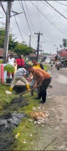 Camat Datuk Bandar Timur Pimpin Gotong Royong di Kelurahan Pulau Simardan