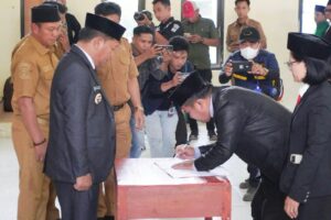 BUPATI MAMASA LANTIK KEPALA SEKOLAH DAN PENGAWAS SATUAN PENDIDIKAN LINGKUP PEMDA MAMASA