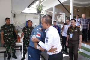 Wali Kota dan Forkopimda Tanjungbalai Kompak Beri Kejutan Ultah ke Dan Lanal TBA