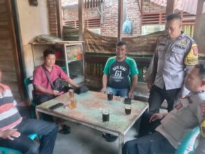 Ajak Warga Jaga Kebersihan Sungai dan Tangkal Hoax, Bhabinkamtibmas Sei Raja Gelar Cooling System