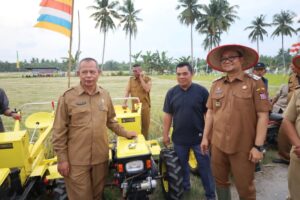 Wakil Wali Kota Tanjungbalai Panen Perdana Padi Sawah Dinas Perikanan, Pangan dan Pertanian Tahun 2026