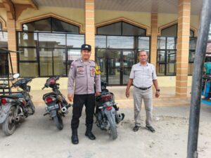Cegah Curanmor di Lingkungan Masjid, Personel Polsek STR Gelar Pengamanan Sholat Zuhur