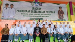 Paduan Suara SMA Negeri 2 Enrekang Nyanyikan Mars Adhyaksa