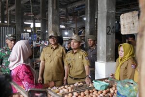 Antisipasi Kenaikan Harga Komoditas Bahan Pokok Jelang Ramadhan, Wali Kota Tanjungbalai Bersama Forkopimda Sidak Pasar