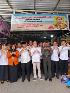 Jelang Ramadan 1447 H, Ketua DPRD Wajo Bersama Bupati Turun Langsung Pantau Harga Pangan di Pasar Mini Sengkang
