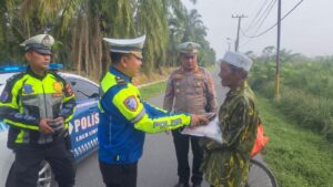 Respon cepat, Polres Tanjungbalai Gerak Cepat Salurkan Bantuan Kepada Kakek Darwin