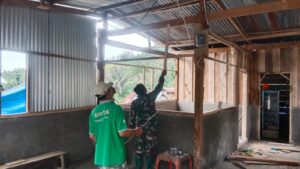 Memasuki hari ke 12 pelaksanaan TMMD ke 127 Kodim 1402/Polman, progres renovasi RTLH milik Nurmala Capai sekitar 52 persen
