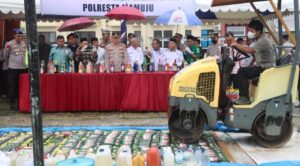 Polresta Mamuju Musnahkan 1.435 Botol dan 200 Liter Ballo Hasil Operasi Pekat Marano 2026