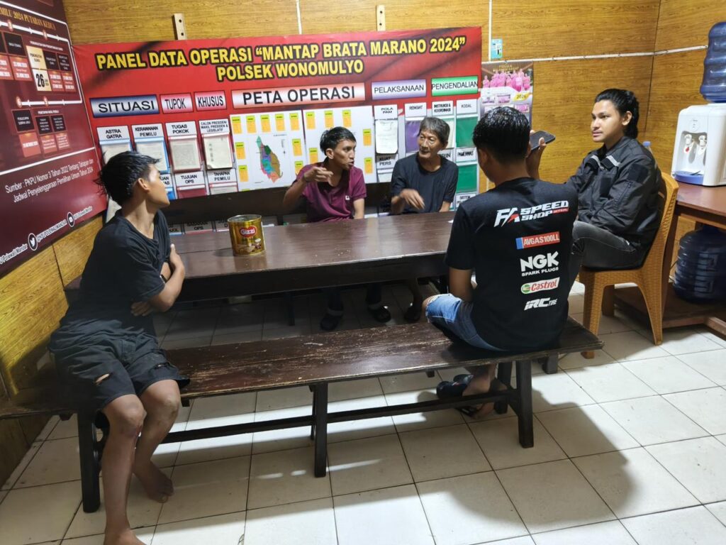 Kapolsek Urban Wonomulyo Datangi TKP Dugaan Penganiayaan Secara Bersama-Sama di Desa Sidorejo