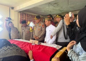 Kapolda Sulsel Kunjungi Rumah Duka Bripda Dirja Pratama di Pinrang, Pastikan Penanganan Kasus Secara Transparan