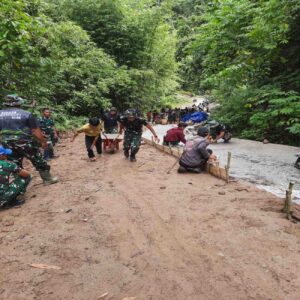 Satuan Tugas TMMD ke-127 Kodim 1402/Polman Mengerjaan Rabat Beton sepanjang 500 M dan Lebar 4 M Pada Ruas Jalan Poros Bulo