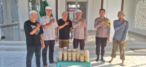 Polres Tanjungbalai Tebar Kebaikan Lewat Pembagian Takjil ke Masjid-Masjid