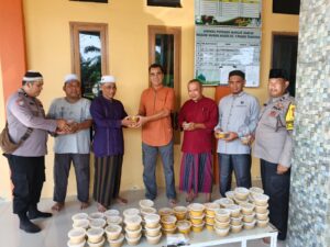 Indahnya Berbagi: Polres Tanjungbalai Bagikan Takjil ke Masjid-Masjid