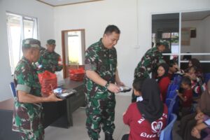 Tim Wasev TMMD Tinjau Lokasi dan Beri Makanan Bergizi bagi Balita di Bulo