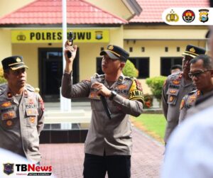 Kapolres Luwu Pimpin Apel Pagi dan Pemeriksaan Senpi, Tegaskan Disiplin serta Kepatuhan Prosedur
