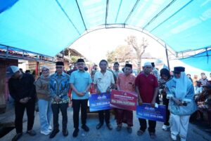 Gubernur Sulbar Serahkan Bantuan Rp600 Juta untuk Korban Kebakaran di Galung Tulu Balanipa Polman