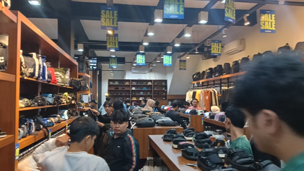 Berburu Pakaian Baru Jelang Lebaran? Issue Shop Makassar Sajikan Promo Hingga 70%