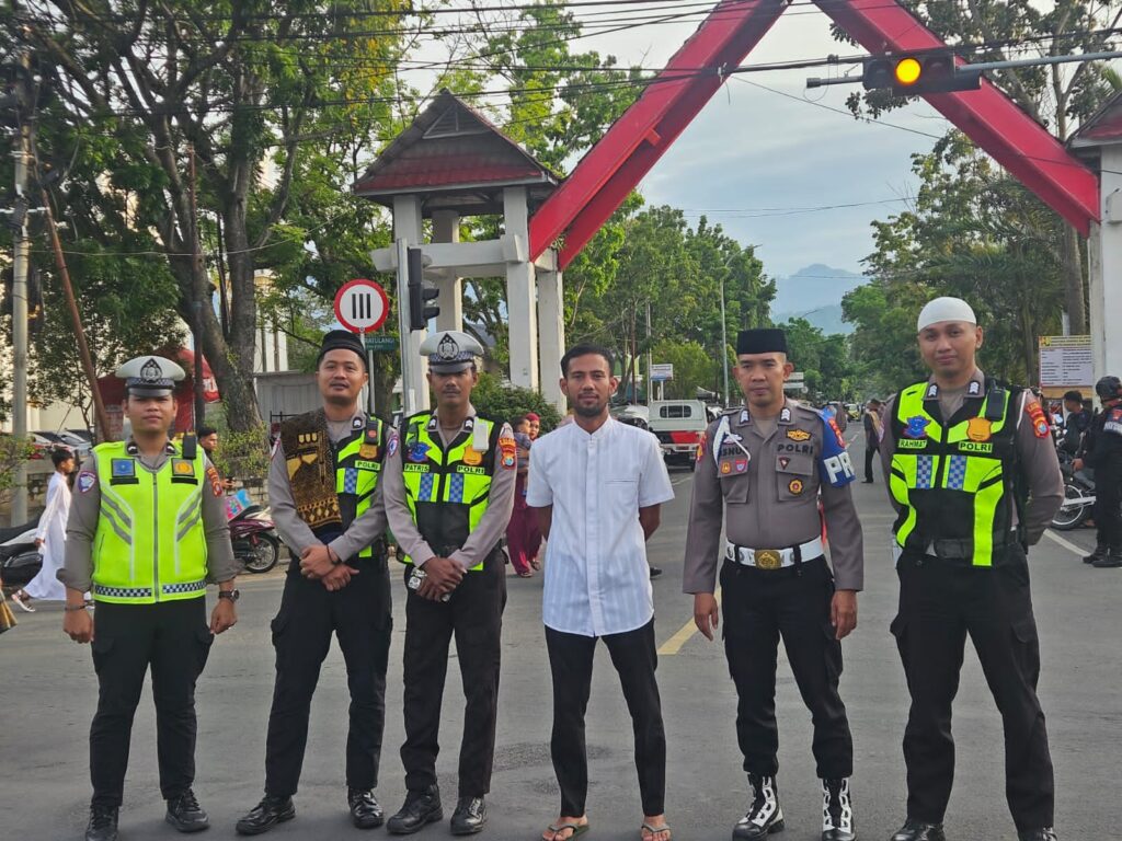 Propam Polres Polman Lakukan Pengawasan Personel Pengamanan Sholat Idul Fitri 1447 H