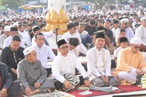 Wali Kota dan Wakil Wali Kota Tanjungbalai Bersama Ribuan Warga Laksanakan Sholat Ied di Alun Alun Sultan Abdul Jalil Rahmadsyah