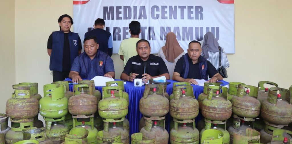 Satreskrim Polresta Mamuju Menyita Sedikitnya 105 Tabung LPG Dari Lima Terduga Pelaku Dalam Operasi Di Sejumlah Titik