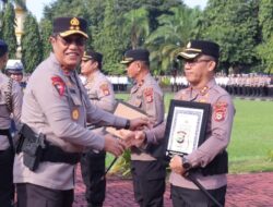 Gemilang! Polres Luwu Raih Terbaik Umum Berita Viral Positif, Kapolda Sulsel Serahkan Langsung Penghargaan